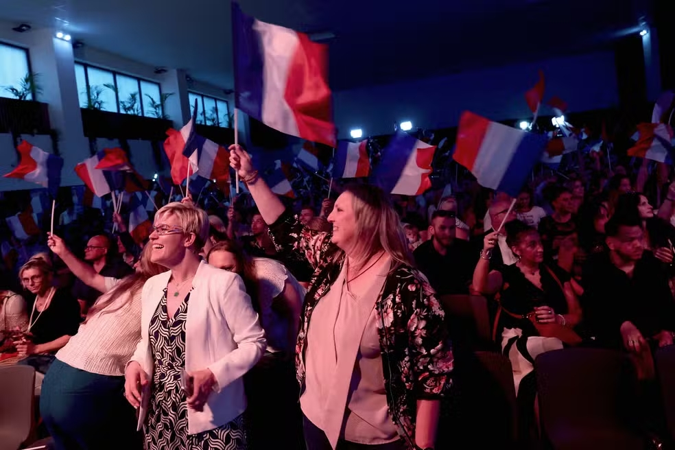 Eleitores durante eleições parlamentares na França