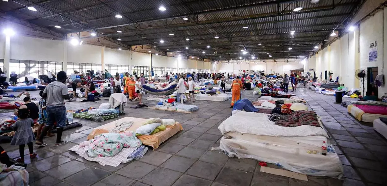 Abrigo em Porto Alegre para desalojados em consequência das enchentes