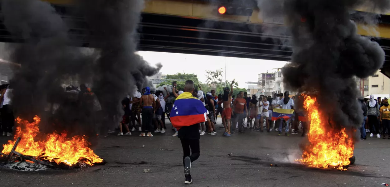Protesto em Caracas após a vitória de Nicolás Maduro