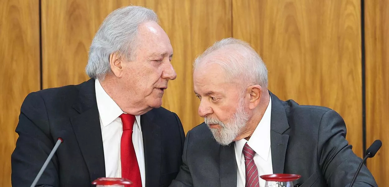 Ricardo Lewandowski (à esquerda) e o presidente Lula (à direita)