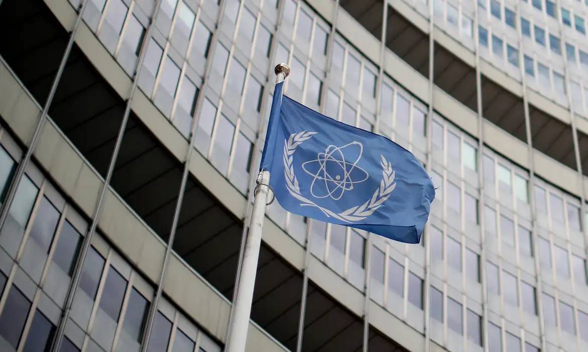 Parlamento iraniano suspende cooperação com a AIEA após ataques de Israel e EUA às usinas nucleares