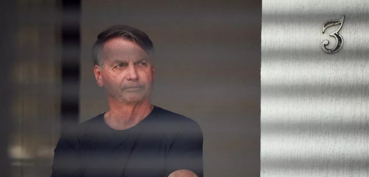 Jair Bolsonaro em casa, em Brasília, durante prisão domiciliar determinada pelo STF