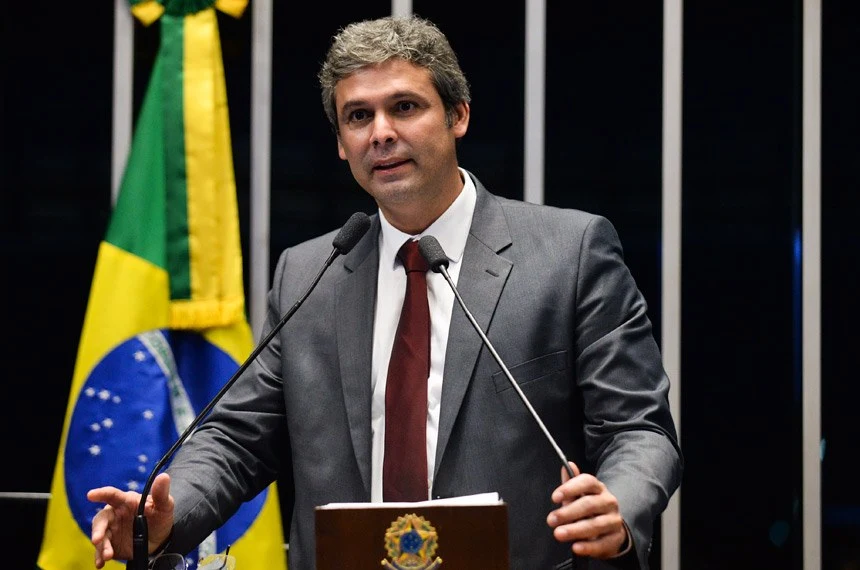 Tempo de liença do parlamentar acabou no último domingo (20).