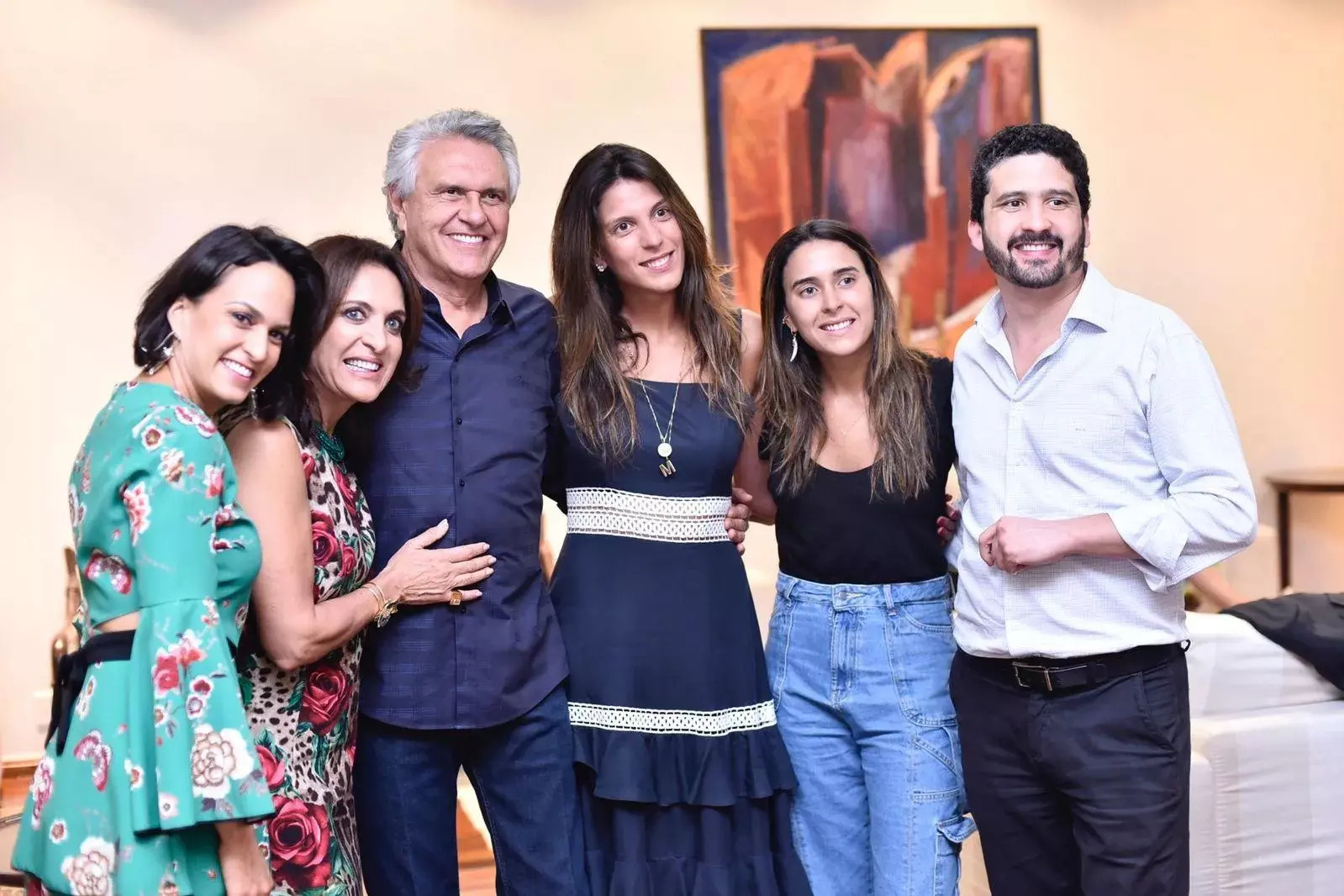 Ronaldo Caiado (ao cento), sua esposa Gracinha e seus filhos Ronaldo Caiado Filho, Anna Vitória Caiado, Maria Caiado e Marcela Caiado