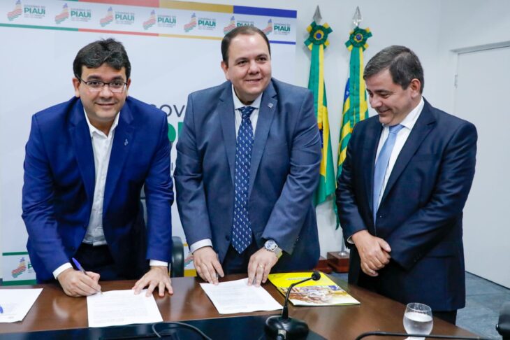 Assinatura do contrato de R$ 2 bilhões com o Banco do Brasil