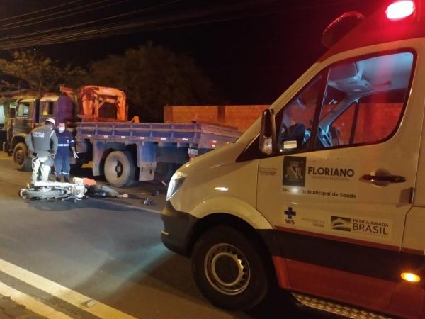 Motociclista morre ao colidir com caminhão em Floriano