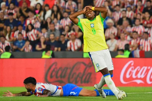 Brasil decepciona ao perder para o Paraguai nas eliminatórias