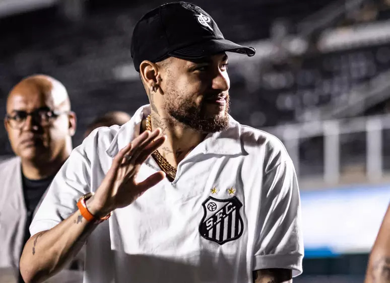 Neymar retorna ao Santos