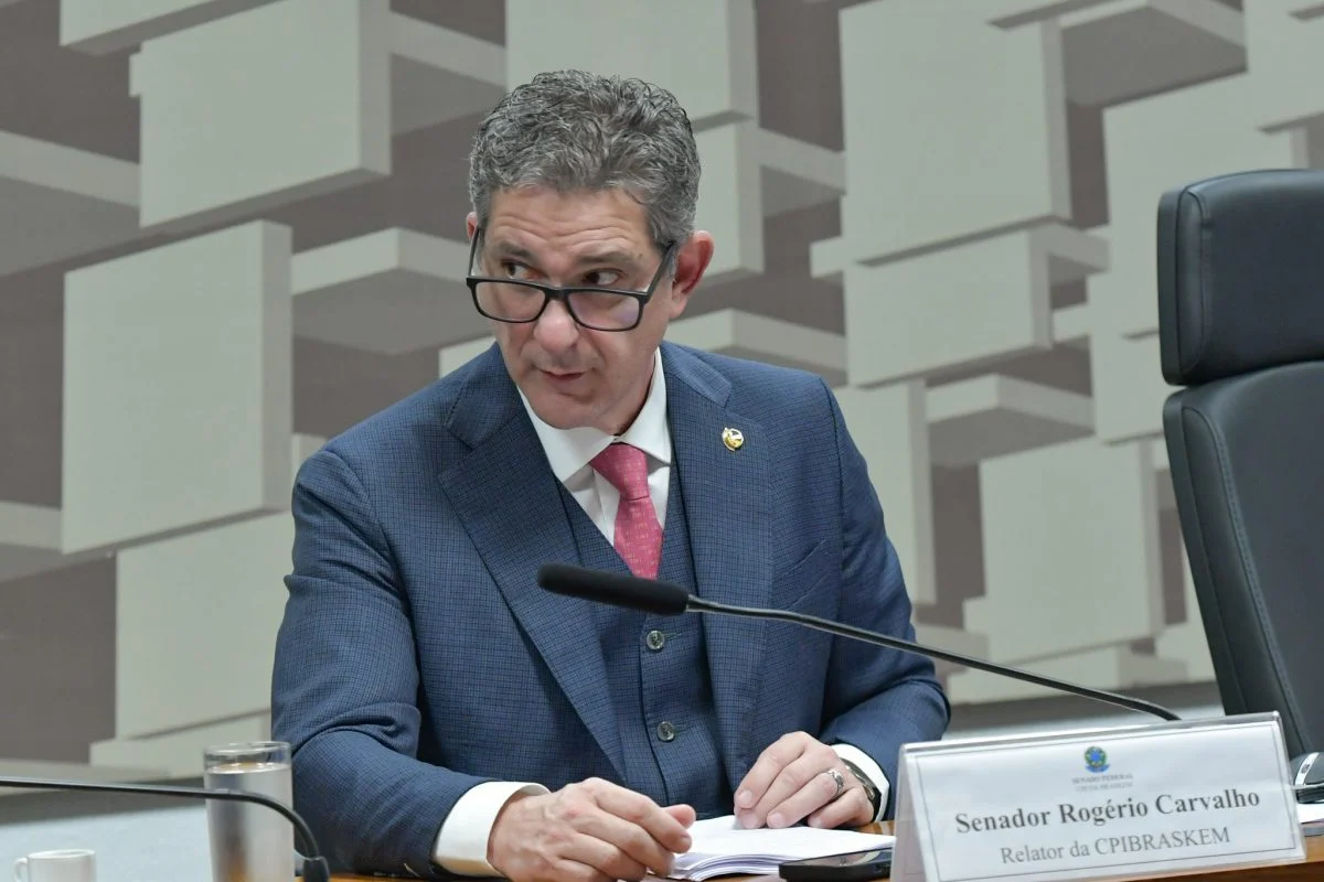 Em pronunciamento, à mesa, relator da CPIBRASKEM, senador Rogério Carvalho (PT-SE)