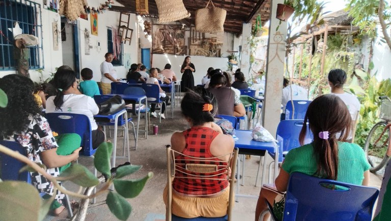 O curso alfabetiza com sentido e respeito às raízes ancestrais