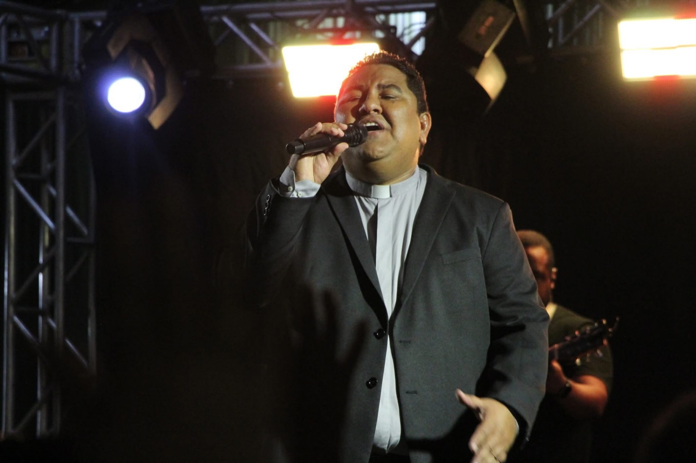 Padre Neto canta em Teresina Piauí