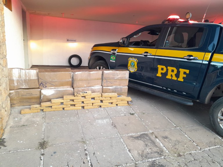 PRF apreende 255 kg de maconha e 3Kg de cocaína em Teresina