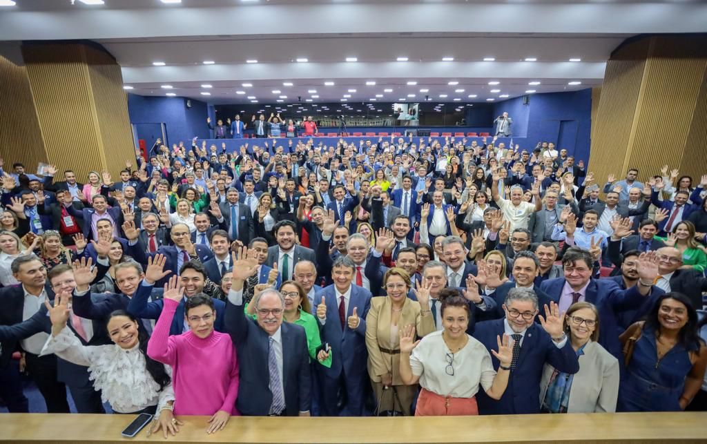 Wellington Dias recebe centenas de prefeitos em Brasília