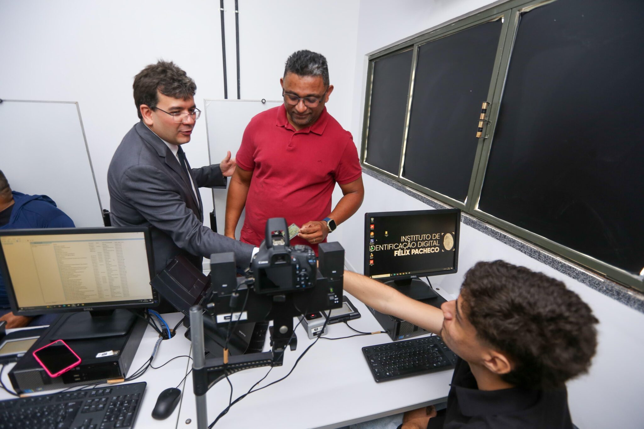 Governador Rafael Fonteles entrega reforma do Instituto de Identificação em Parnaíba