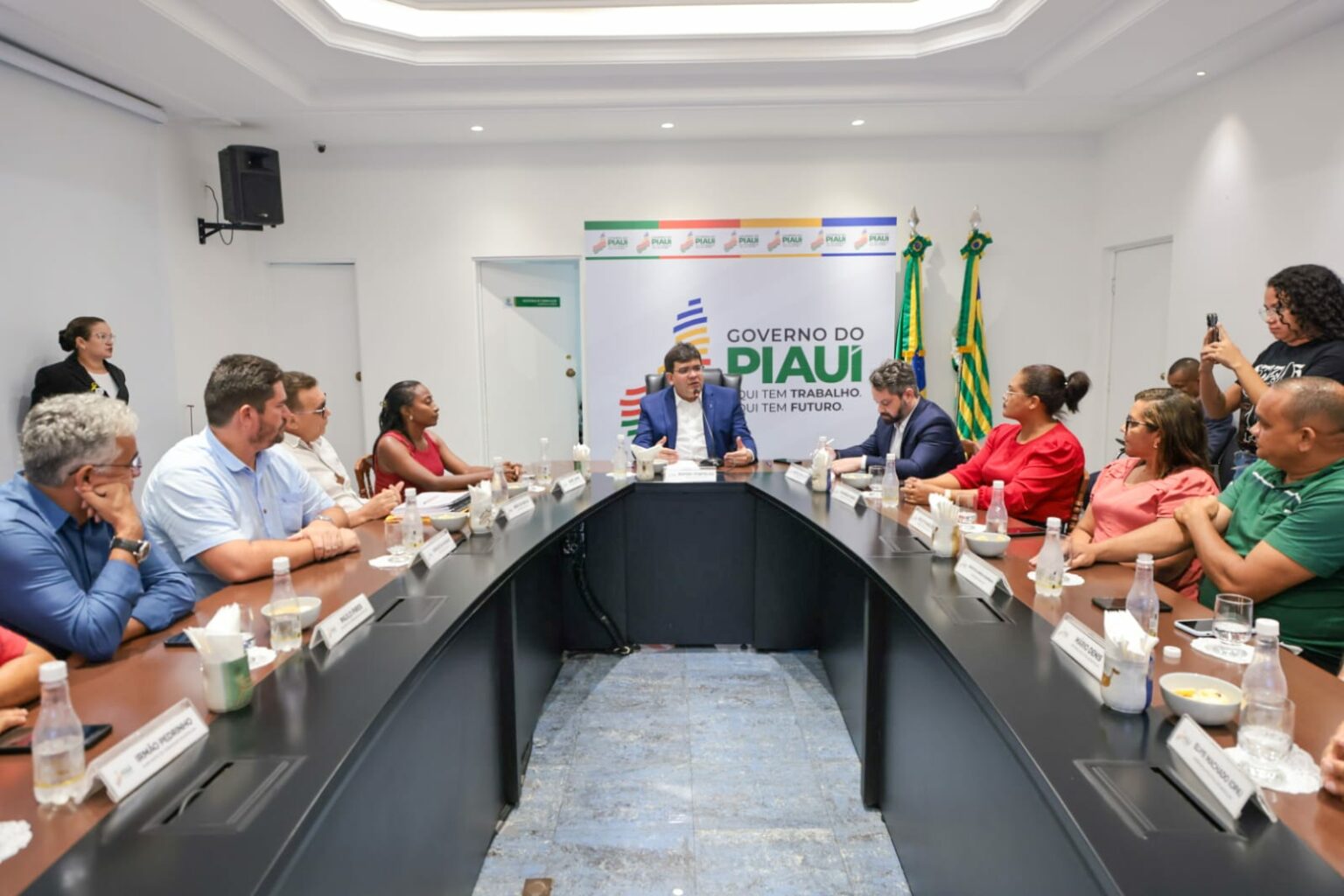 Rafael Fonteles em reunião com lideranças municipais