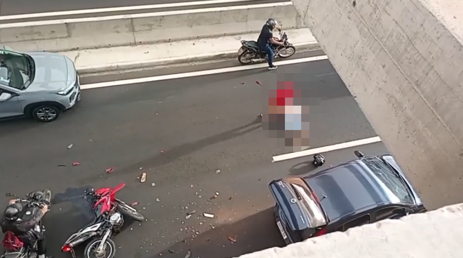 Acidente aconteceu no viaduto da Ladeira do Uruguai e envolveu duas motocicletas