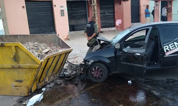 Em 2019 um motorista morreu ao colidir o carro contra uma caçamba de entulhos no bairro Promorar