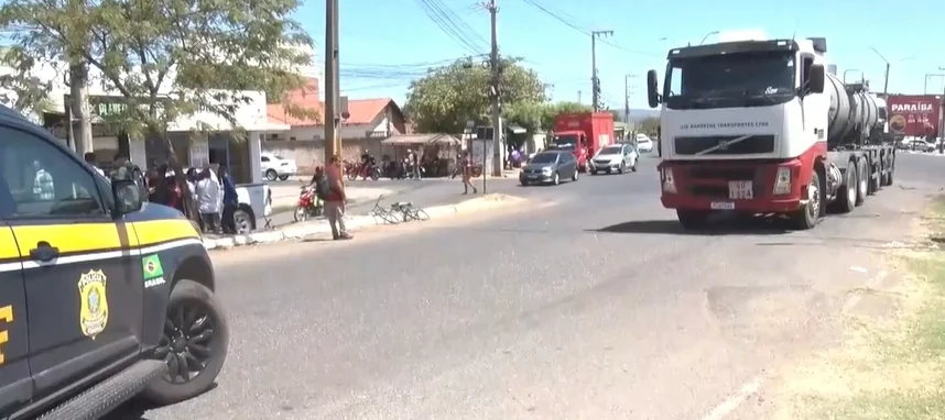 Acidente entre motocicleta e caminhão aconteceu na BR-316 em Picos