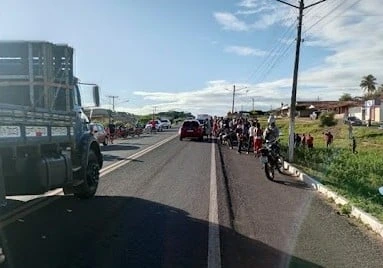 Idoso morre e duas pessoas ficam feridas na BR-343