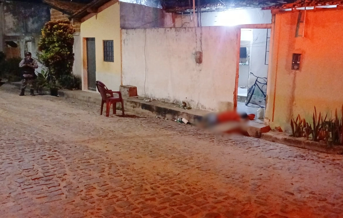 Adolescente é morto na porta de casa no Alto da Ressurreição