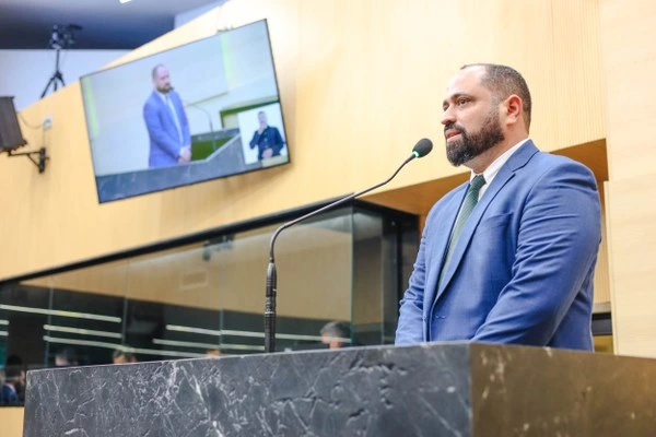 Garcias respondeu perguntas dos deputados durante sua participação na sessão
