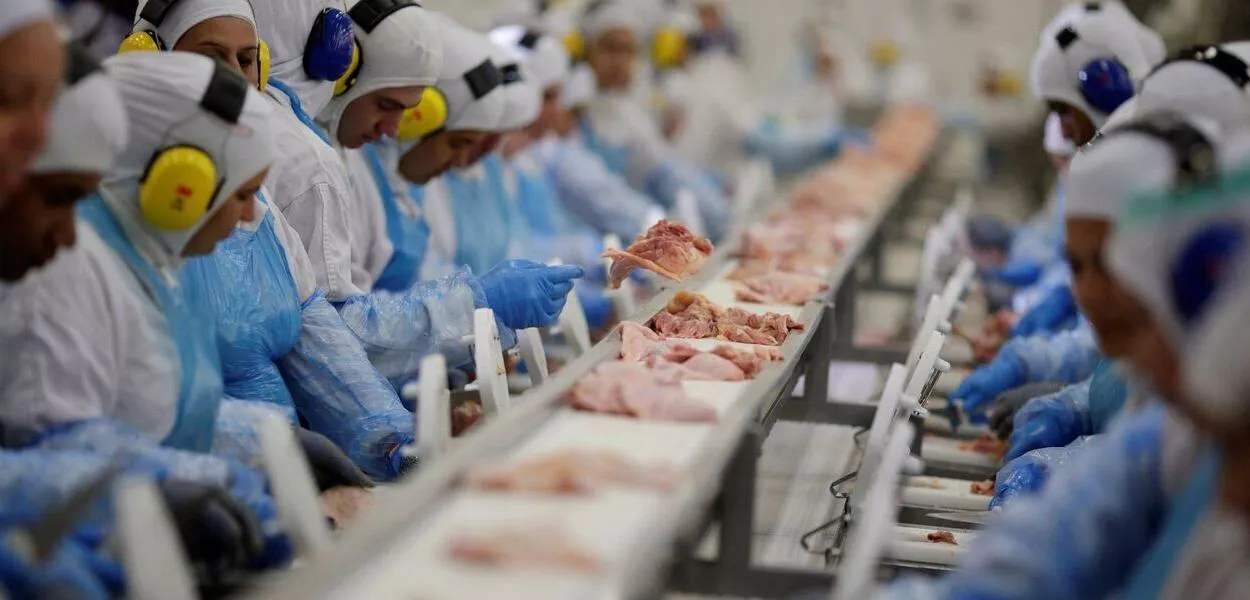 Agro pode perder até US$ 5,8 bi com tarifaço de Trump, alerta CNA