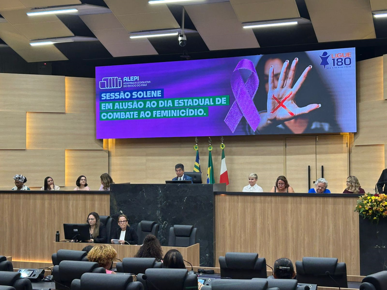 Sessão em alusão ao Dia Estadual de Combate ao Feminicídio foi presidida pelo deputado Limma