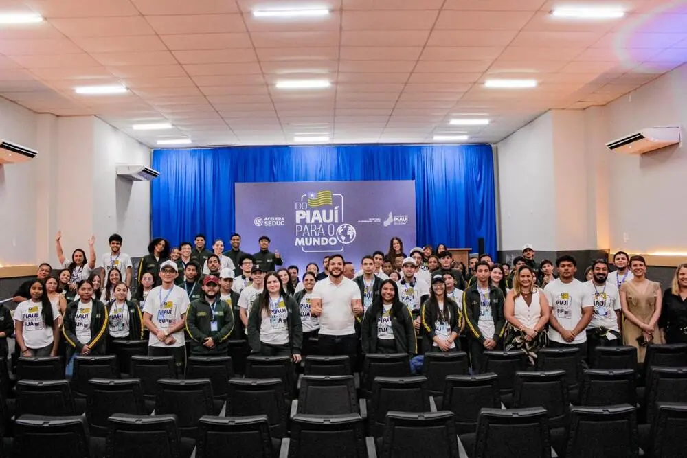 A recepção dos alunos ocorreu no Centro Cultural de Línguas e contou com a presença do secretário Washington Bandeira