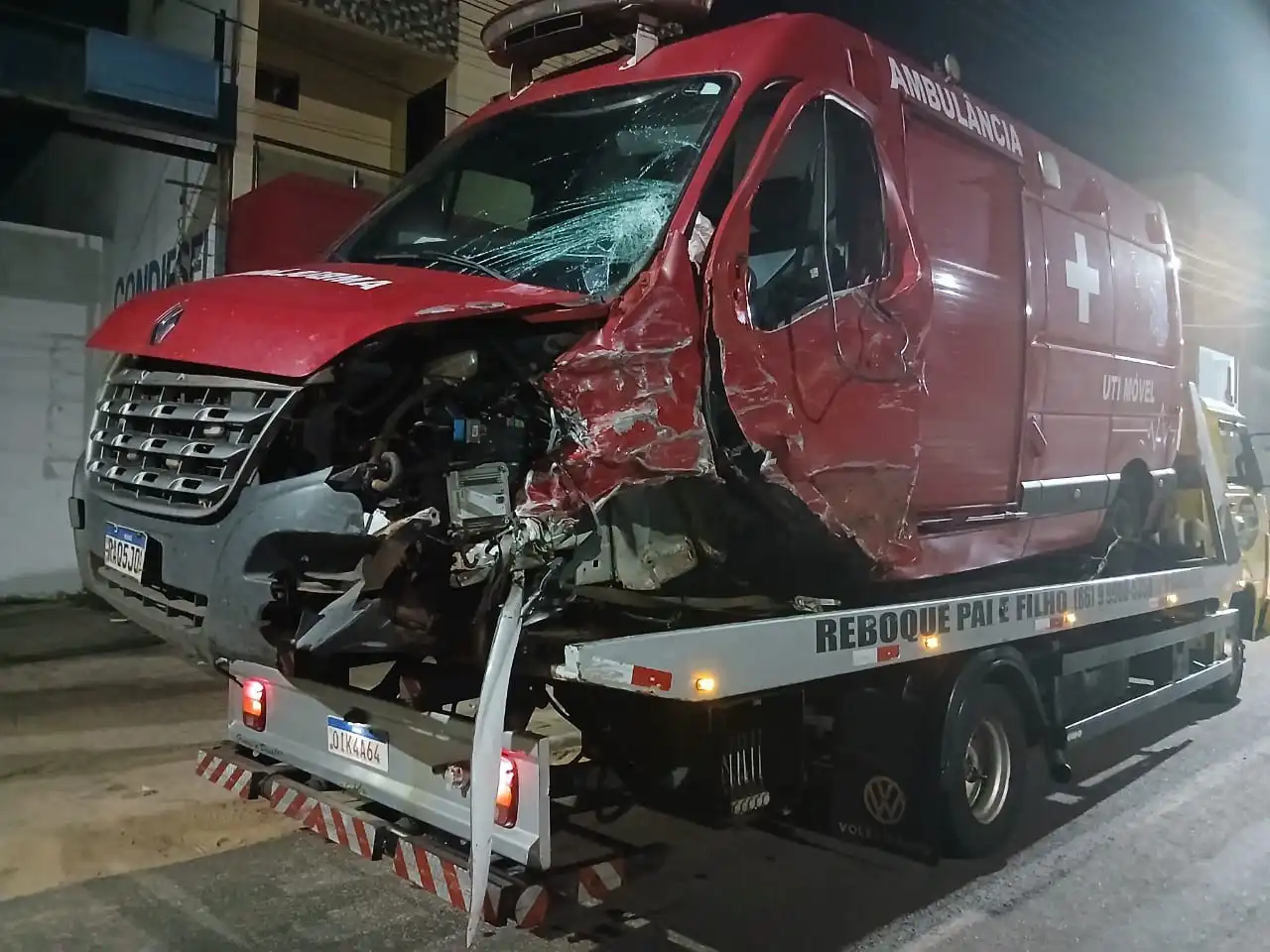 Ambulância envolvida no acidente