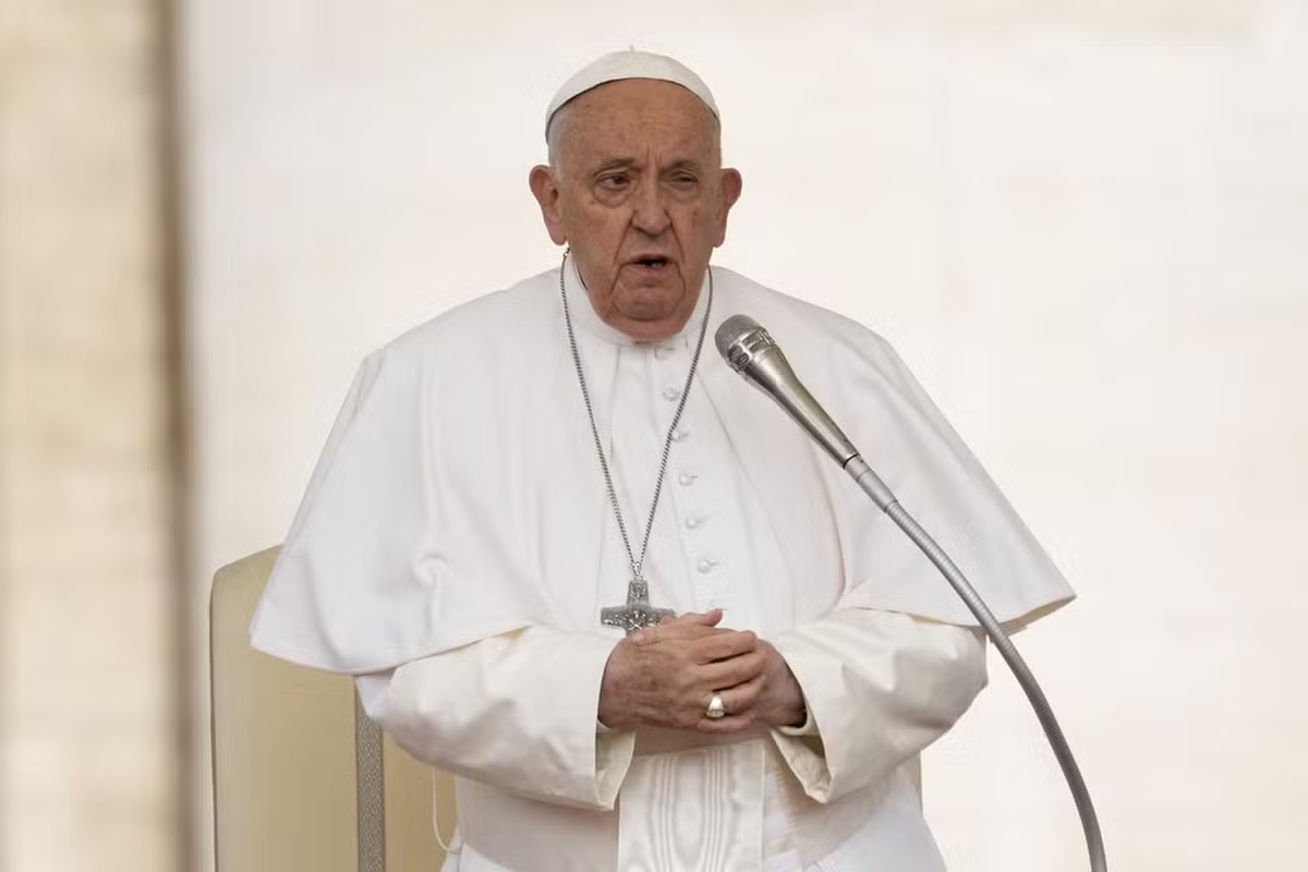 Papa Francisco durante audiência semanal na Praça São Pedro, no Vaticano, em 8 de maio de 2024