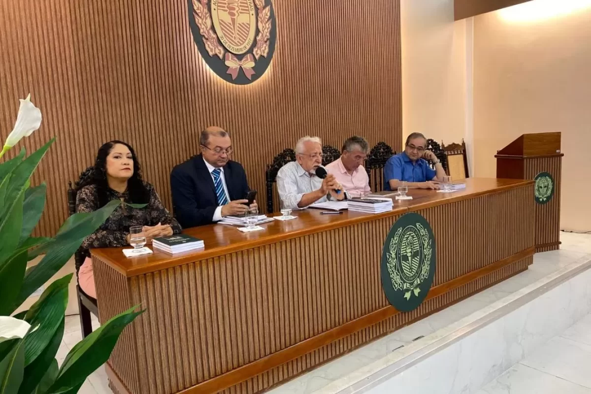 Sessão na Academia Piauiense de Letras