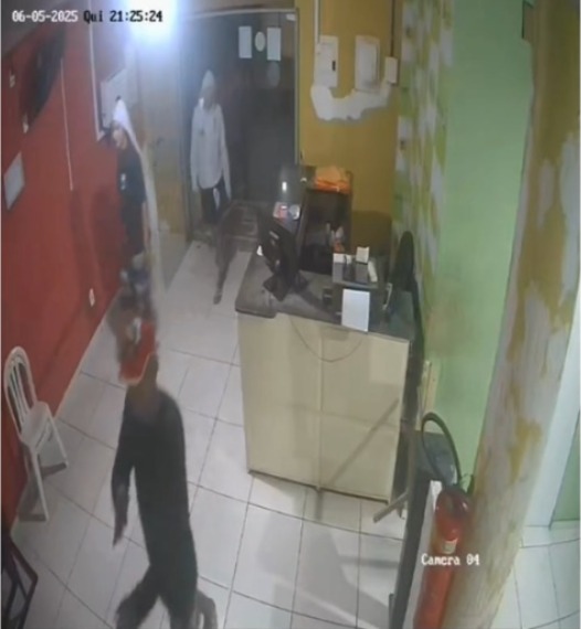 O crime aconteceu no bairro Pedra Mole