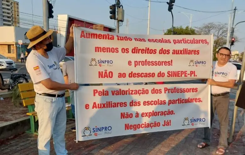 Professores da rede privada do Piauí reivindicam novo piso salarial