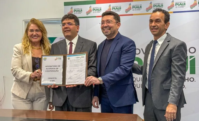 Assinatura do termo de cooperação