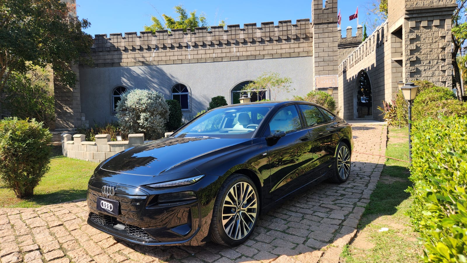 Audi une luxo, desempenho e tecnologia no A6 Sportback e-tron