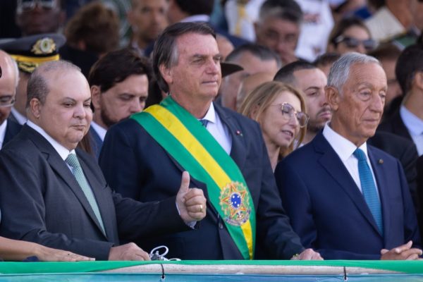 Bolsonaro acompanhando desfile de 7 de setembro na Esplanada