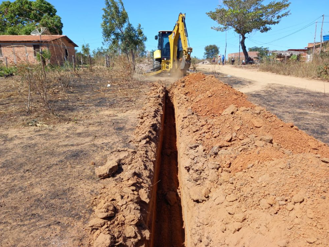 Bairros de Guadalupe são beneficiados com ampliação da rede de distribuição de água