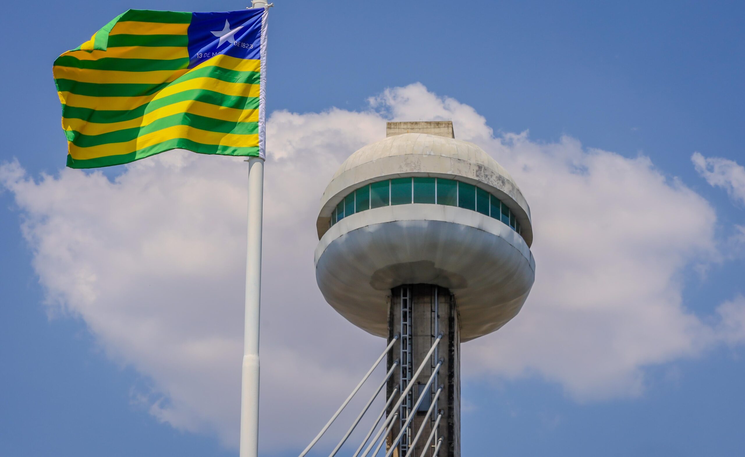 Bandeira do Piauí próximo ao mirante da Ponte Estaiada em Teresina