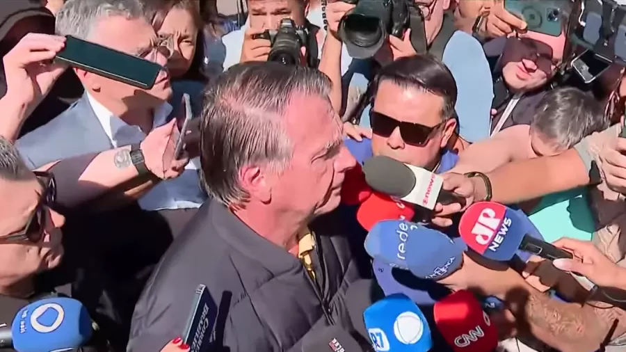 Bolsonaro em entrevista à imprensa