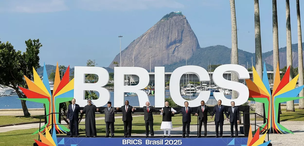 Presidente Lula com líderes do BRICS e chefes de delegação, durante a Cúpula do bloco, no Rio de Janeiro-RJ -