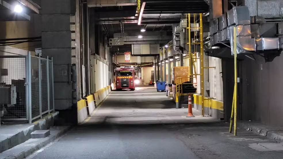 Pessoa é encontrada sem vida em poço de elevador de shopping de Curitiba