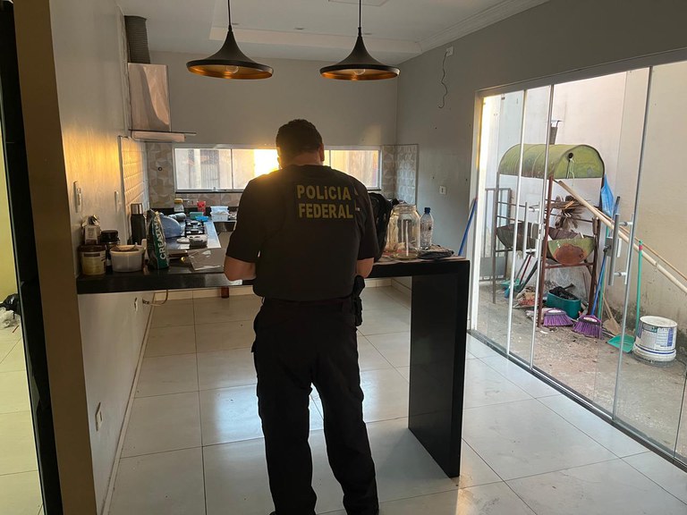 Policiais federais cumprem mandados em Teresina e Jardim do Mulato