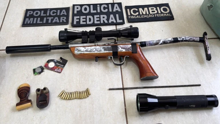 Armas apreendidas na Operação Sniper contra caça ilegal no Parque da Serra das Confusões