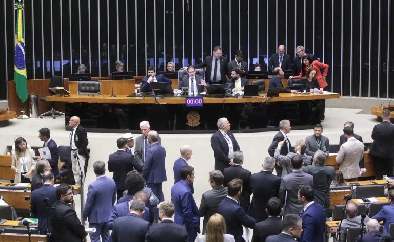 Câmara dos Deputados aprova regime de urgência para o Projeto de Decreto Legislativo (PDL)