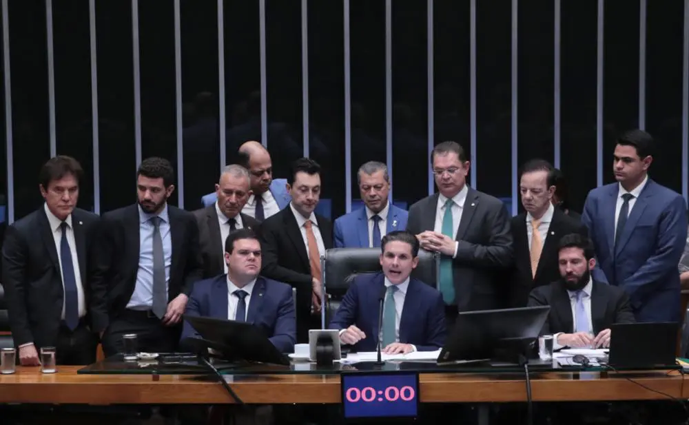 Câmara encerra impasse e aprova o PL da dosimetria, que diminui penas de Bolsonaro e de envolvidos no 8/1