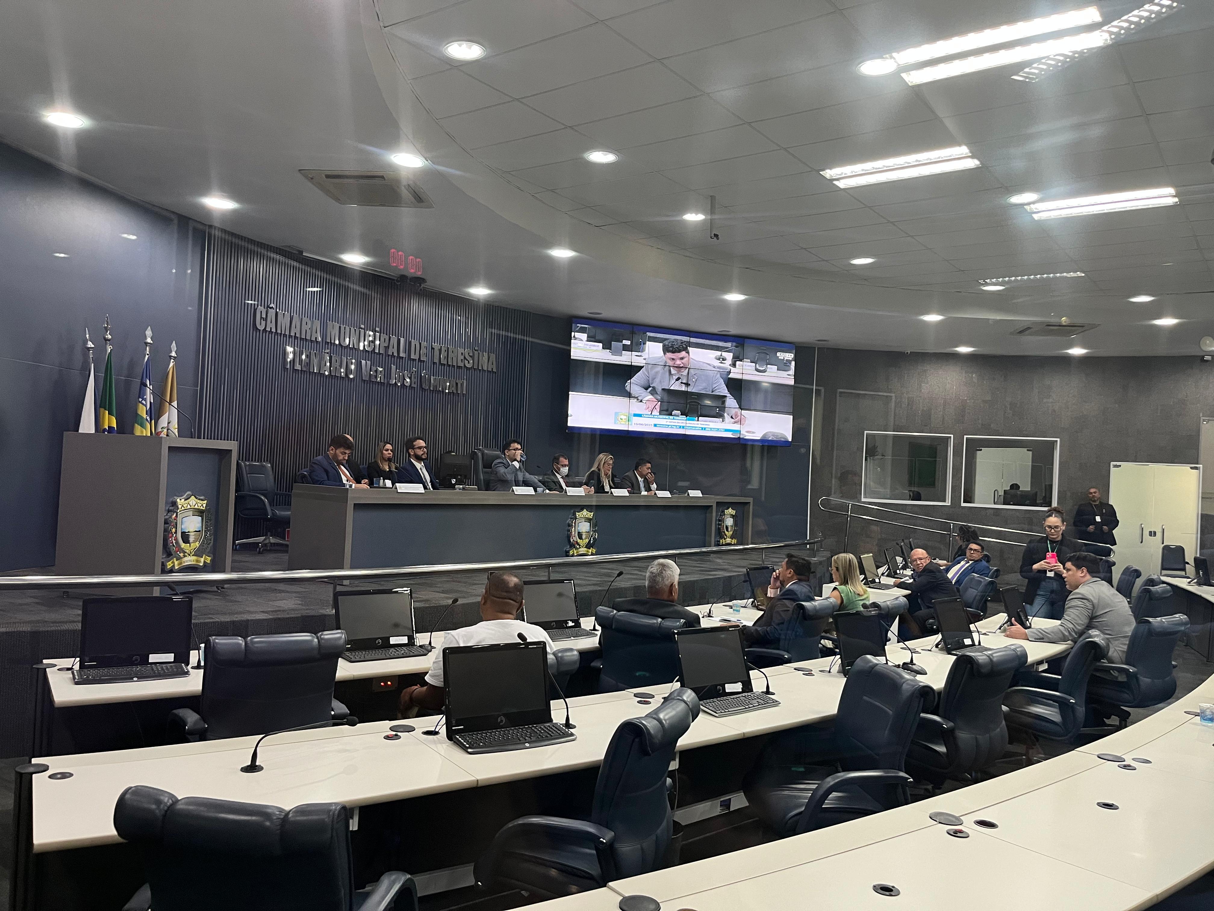 Sessão na Câmara de Teresina contou com a participação de poucos vereadores