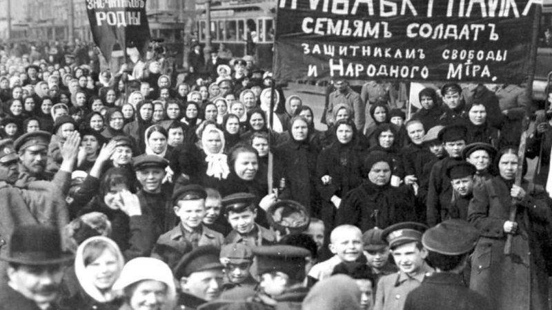 Mulheres russas em protesto, em 8 de março de 1917