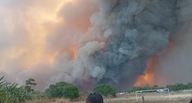 Incêndio na comunidade Santa Clara, em Canto do Buriti