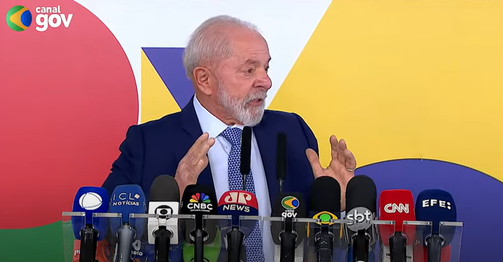 Lula participou de coletiva de imprensa nesta quinta-feira (30)