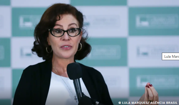 Carla Zambelli fugiu para Itália para evitar prisão no Brasil